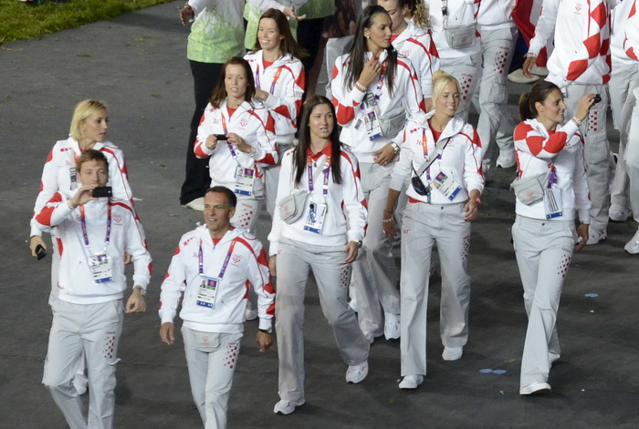 London, 270712.
Olimpijski stadion.
Svecano otvaranje Olimpijskih Igra u Londonu.
Na fotografiji: hrvatski sportasi u defileu, rukometni golman Venio Losert nosi zastavu.
Foto: Drago Sopta / CROPIX