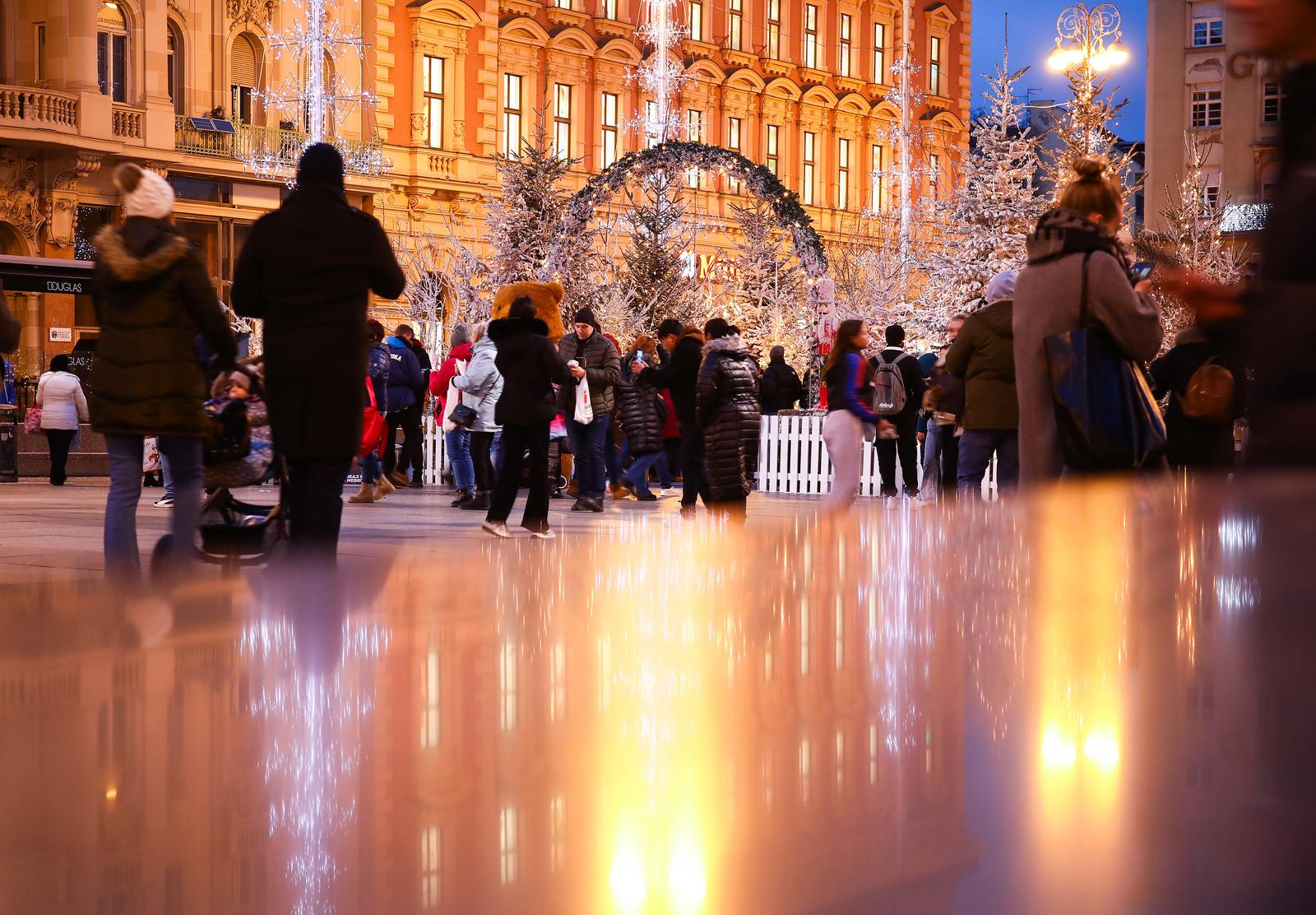 Zagrebački Advent na Trgu bana Jelačića
