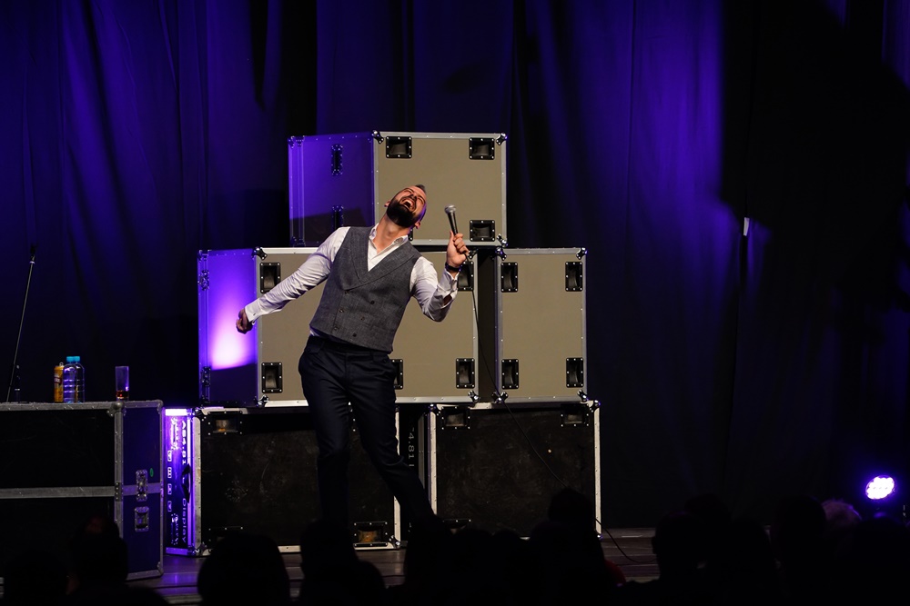 Stand up comedy večer: Ivan Šarić u Domu sportova Stand up comedy večer: Ivan Šarić u Domu sportova