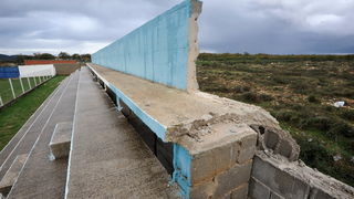 Rastane, Zadar, 301112.
Jako jugo koje je zadnja dva dana puhalo na zadarskom podrucju, srusilo je veliki dio tribine nogometnog stadiona u Rastanima.
Foto: Luka Gerlanc / CROPIX Rastane, Zadar, 301112.
Jako jugo koje je zadnja dva dana puhalo na zadarskom podrucju, srusilo je veliki dio tribine nogometnog stadiona u Rastanima.
Foto: Luka Gerlanc / CROPIX