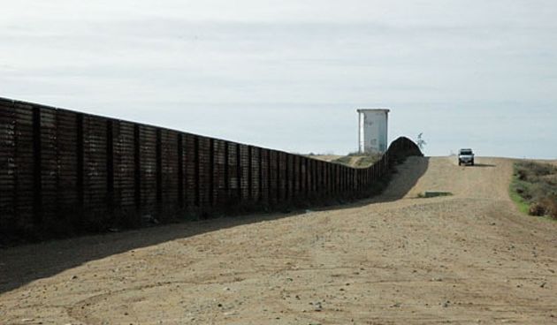 Granica Meksiko, foto: L. Raven