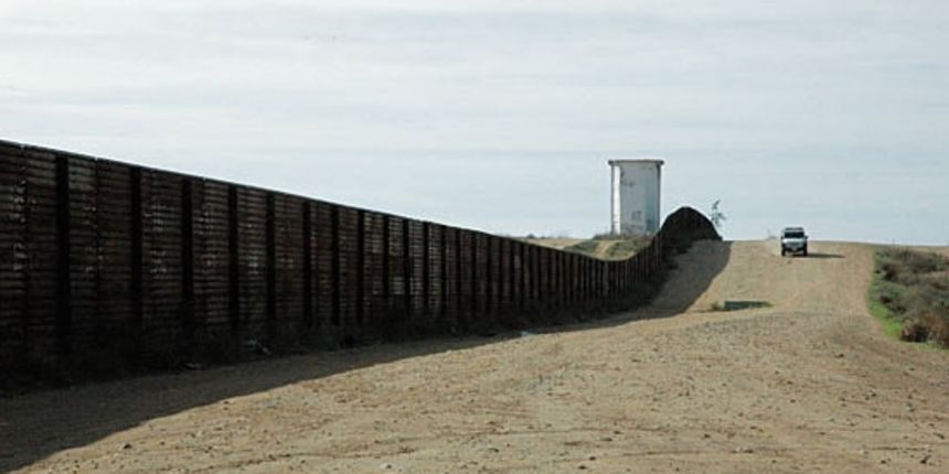 Granica Meksiko, foto: L. Raven