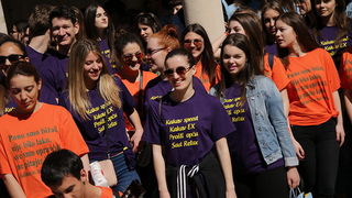 Zadarski maturanti donirali brašno Socijalnoj samoposluzi Zadarski maturanti donirali brašno Socijalnoj samoposluzi