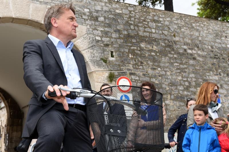 Od danas i Zadar ima nextbike sustav javnih bicikala. Na 4 lokacije moći će se iznajmiti ukupno 25 bicikala. Foto: Dino Stanin/PIXSELL Od danas i Zadar ima nextbike sustav javnih bicikala. Na 4 lokacije moći će se iznajmiti ukupno 25 bicikala. Foto: Dino Stanin/PIXSELL