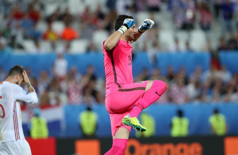 Velika fešta hrvatskih nogometaša i navijača u Bordeauxu nakon pobjede nad Španjolskom 2-1. Photo: PIXSELL Velika fešta hrvatskih nogometaša i navijača u Bordeauxu nakon pobjede nad Španjolskom 2-1. Photo: PIXSELL