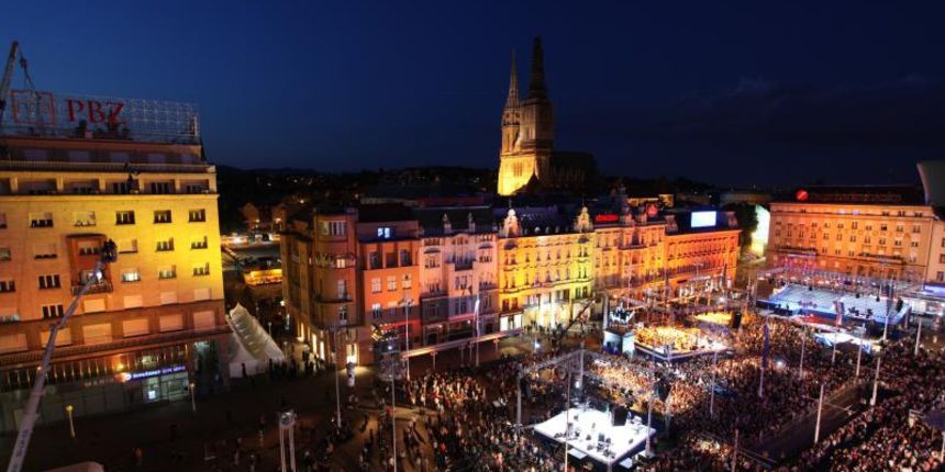 30.06.2013., Zagreb – Panoramski pogled na glavni zagrebacki trg gdje traje svecana proslava povodom pridruzivanja Republike Hrvatske Europskoj uniji. Photo: Patrik Macek/PIXSELL 30.06.2013., Zagreb – Panoramski pogled na glavni zagrebacki trg gdje traje svecana proslava povodom pridruzivanja Republike Hrvatske Europskoj uniji. Photo: Patrik Macek/PIXSELL