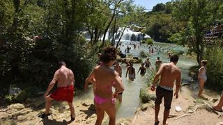 Vrelo ljeto u Nacionalnom parku Krka, hlađenje u Skradinskom buku. Photo: Hrvoje Jelavić/PIXSELL Vrelo ljeto u Nacionalnom parku Krka, hlađenje u Skradinskom buku. Photo: Hrvoje Jelavić/PIXSELL