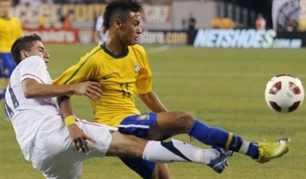 Neymar, Alejandro Bedoya (AP Photo)