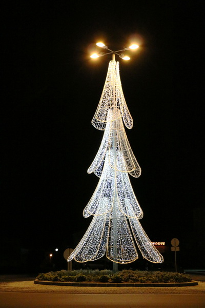 Paljenjem prve adventske svijeće i prigodnim zabavnim programom započela manifestacija Advent na otoku Viru