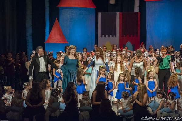 HNK Zadar: Bajka.hr Plesne udruge Gesta, Foto: Željko Karavida HNK Zadar: Bajka.hr Plesne udruge Gesta, Foto: Željko Karavida