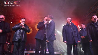 Tisuće Zadrana uživalo na krcatom Narodnom trgu i Tgu Petra Zoranića uz Tomislava Bralića i klapu Intrade Tisuće Zadrana uživalo na krcatom Narodnom trgu i Tgu Petra Zoranića uz Tomislava Bralića i klapu Intrade