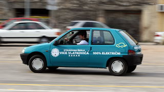 Zadar, 050312.
Ucenici Strukovne skole Vice Vlatkovica, pod vodstvom profesora Ante Ivanca, preradili su benzinski automobil u elektricni te su svoj rad danas prezentirali javnosti. Preradjeni Peugeot 106 krece se totalno necujno, brzinom i vecom od 50 ki Zadar, 050312.
Ucenici Strukovne skole Vice Vlatkovica, pod vodstvom profesora Ante Ivanca, preradili su benzinski automobil u elektricni te su svoj rad danas prezentirali javnosti. Preradjeni Peugeot 106 krece se totalno necujno, brzinom i vecom od 50 ki