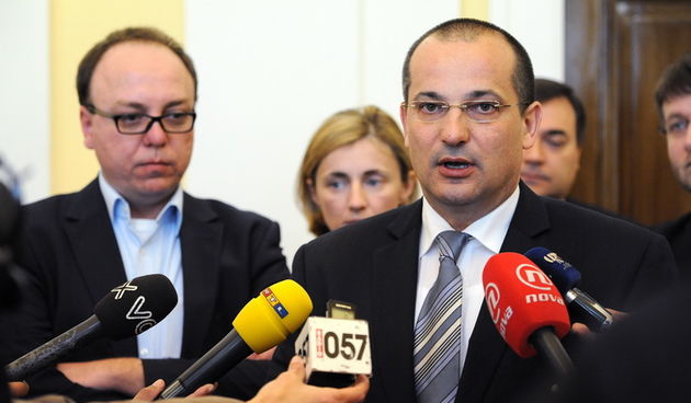 Zadar, 100413.Ministar pravosudja Orsat Miljenic posjetio je Zupanijski sud u Zadru gdje je razgovarao s predsjednikom Vrhovnog suda Brankom Hrvatinom, v. d. predsjednikom Zupanijskog suda u Zadru Vladimirom Mikolcevicem, te predsjednicima opcinskih i pr