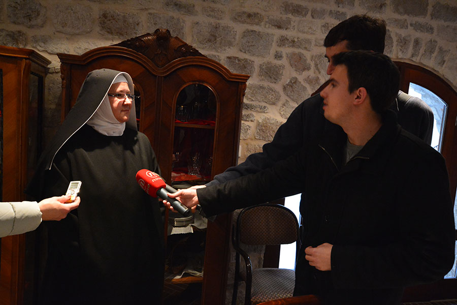 Gradonačelnik Kalmeta posjetio benediktinke; foto Iva Perinčić Gradonačelnik Kalmeta posjetio benediktinke; foto Iva Perinčić