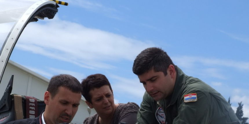 Posjet inženjera i tehničara zračne plovidbe bazi u Zemuniku 14. svibnja 2016. Foto: Marinko Karačić HRZ i PZO Posjet inženjera i tehničara zračne plovidbe bazi u Zemuniku 14. svibnja 2016. Foto: Marinko Karačić HRZ i PZO