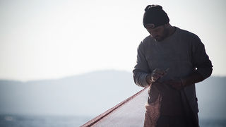 Ribar krpa mrižu svoju (foto:Saša Čuka) Ribar krpa mrižu svoju (foto:Saša Čuka)