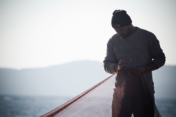 Ribar krpa mrižu svoju (foto:Saša Čuka) Ribar krpa mrižu svoju (foto:Saša Čuka)