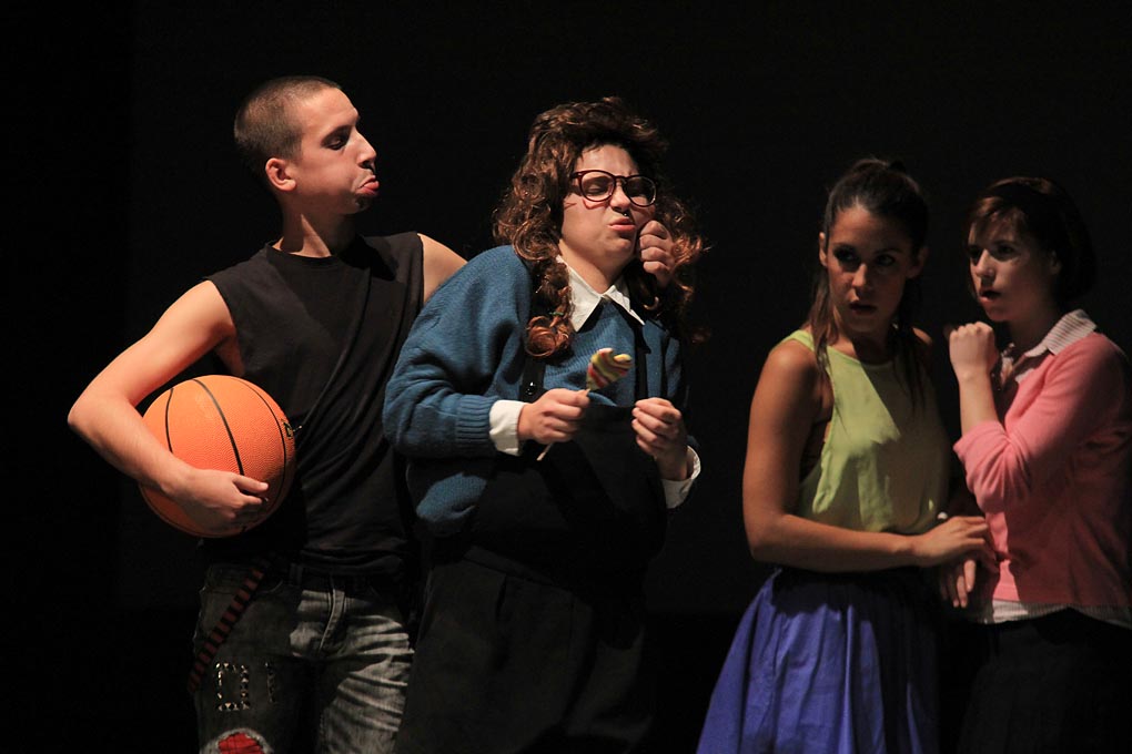 U suradnji HNK Zadar i Kazališne udruge “Igrajmo se” premijerno je izvedena predstava “Sasvim sam popubertetio” u režiji Žane Bumber. foto: Iva Perinčić U suradnji HNK Zadar i Kazališne udruge “Igrajmo se” premijerno je izvedena predstava “Sasvim sam popubertetio” u režiji Žane Bumber. foto: Iva Perinčić