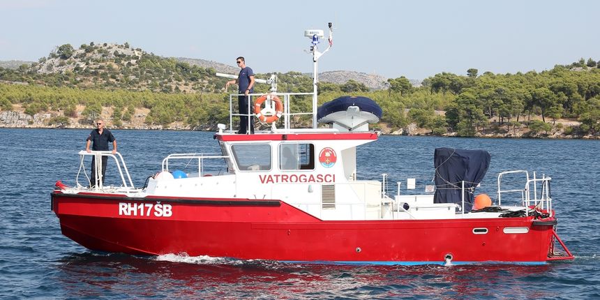 Vatrogasno plovilo, vatrogasni brod