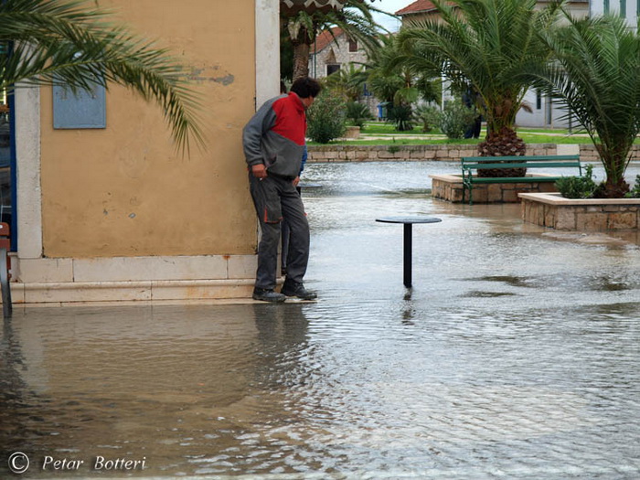 Plima u Starom Gradu na Hvaru 9. studenog 2010, Foto: Petar Botteri