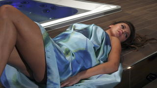 Vodice, hotel Olimpia, 150909.
 Alexandra Grdic koja je citavo ljeto boravila u Vodicama i radila kao domacica u kultnom vodickom klubu “Hacienda”, jos uvijek je u poslu. U vodickom hotelu Olimpia Alex snima nove promidzbene materijale za novu sezonu, a z