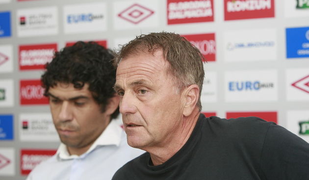 Split, 290811.
Stadion HNK Hajduka u Poljudu.
Izvanredna  tiskovna konferencija  HNK Hajduka  nakon utakmice sa RNK Splitom.
Na fotografiji: Hrvoje Males i Milo Nizetic.
Foto: Vladimir Dugandzic / CROPIX