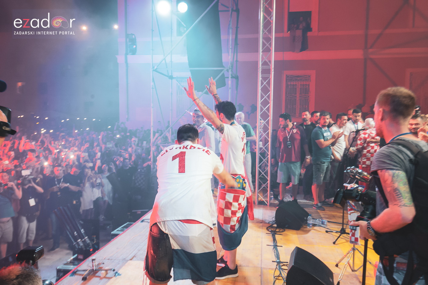 Zadar priredio čudesan doček svojim Vatrenim herojima (1)