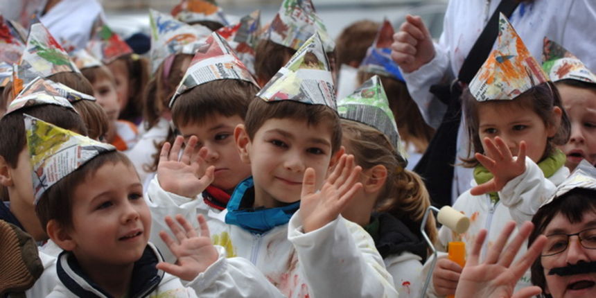 Zadar, 110210.
 Danas je u tjeku drugi dan Karnevalica u kojem sudjeluju djeca zadarskih vrtica. Povorka je prosetala gradom, a zbog kise zabavu su nastavili u klubu “Arsenal”.
Foto : Andrija Lucic / Cropix