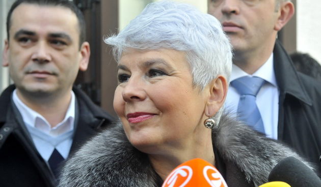 Zagreb, 041211.
Parlamentarni izbori 2011.
Izborno mjesto OS A. G. Matos. 
Na slici: Premijerka Jadranka Kosor glasala je u 9 sati te je nakon glasovanja dala izjavu za medije.
Foto: Bruno Konjevic / CROPIX