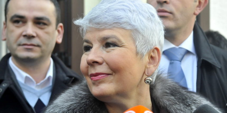 Zagreb, 041211.
Parlamentarni izbori 2011.
Izborno mjesto OS A. G. Matos. 
Na slici: Premijerka Jadranka Kosor glasala je u 9 sati te je nakon glasovanja dala izjavu za medije.
Foto: Bruno Konjevic / CROPIX