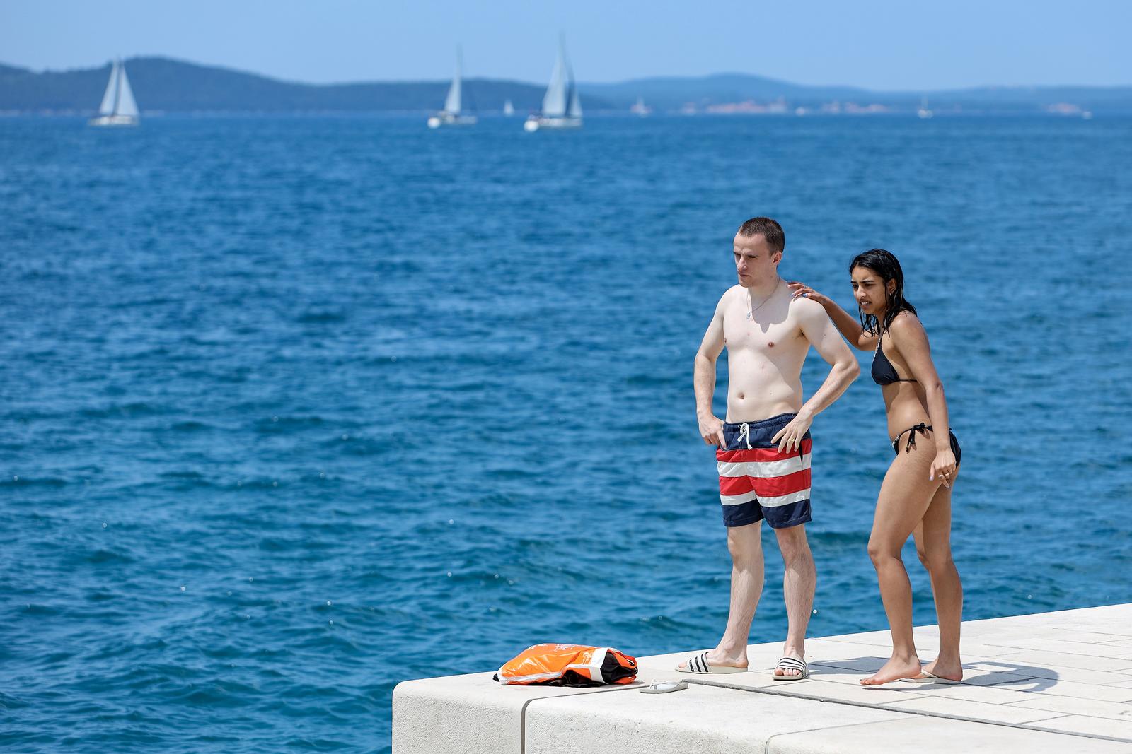 Sunčana nedjelja: Domaći i turisti na ulicama grada Sunčana nedjelja: Domaći i turisti na ulicama grada