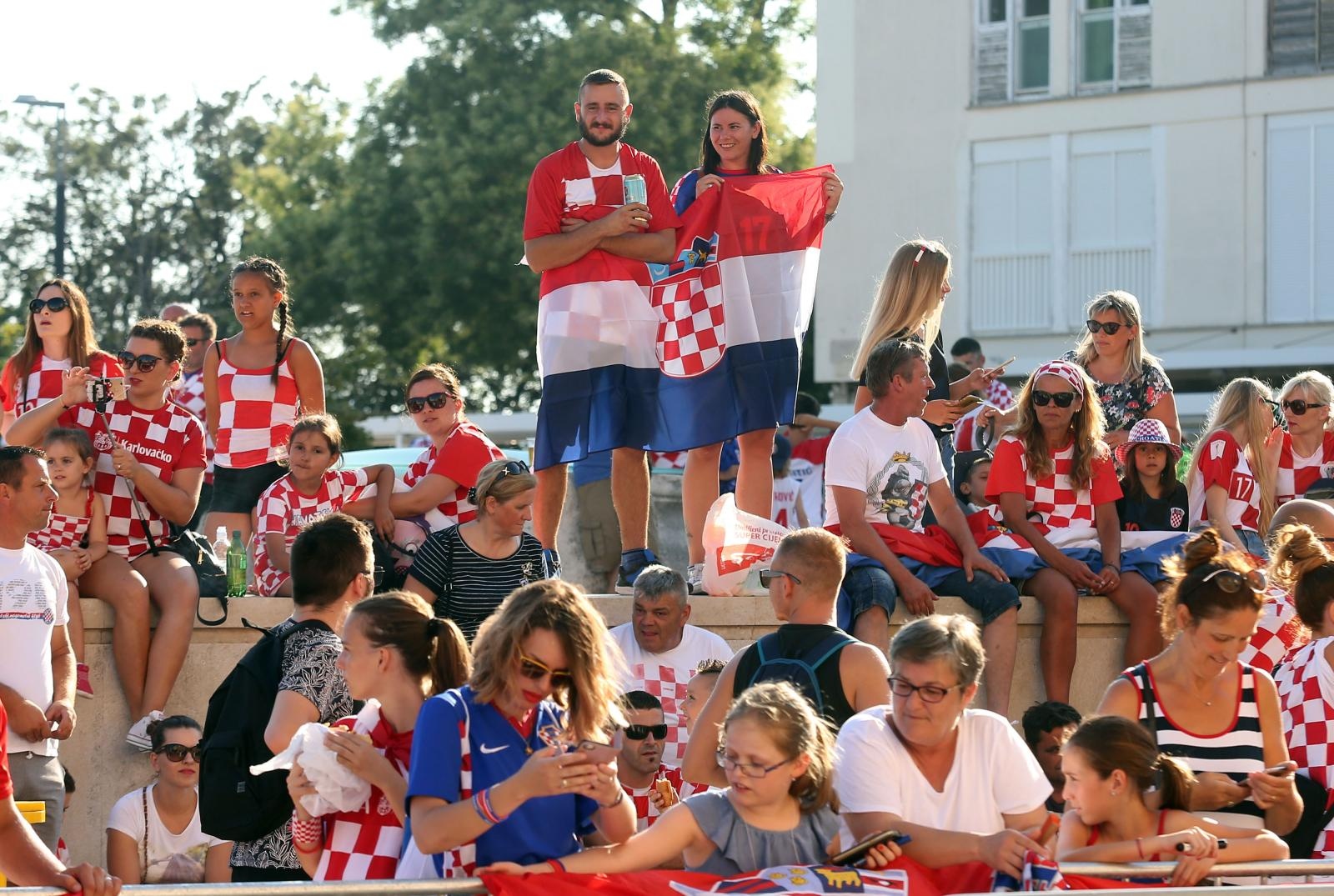 Zadar dočekao svoje Vatrene: Sve generacije okupile se na Forumu