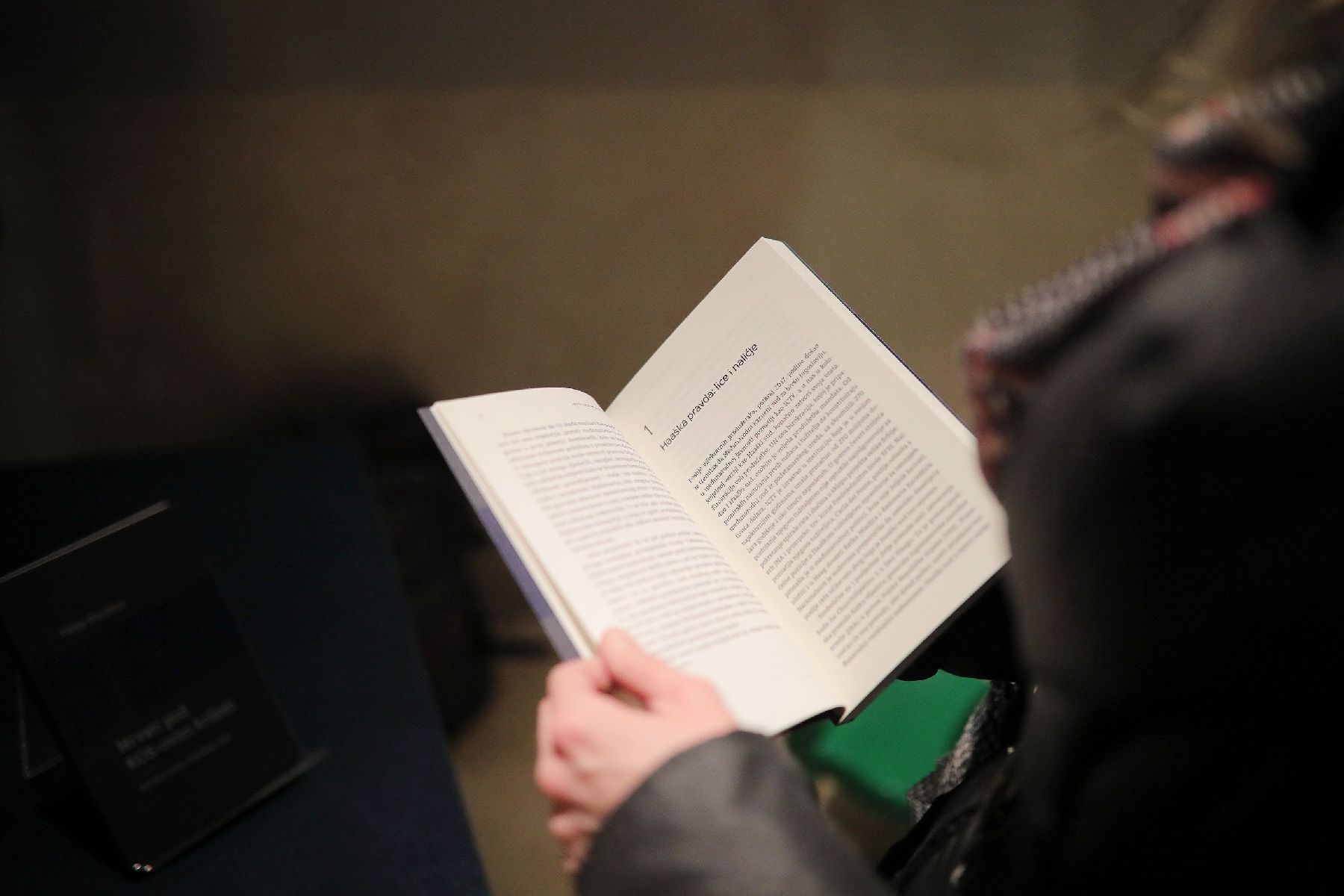 Višnja Starešina u Zadru predstavila knjigu “Hrvati pod KOS-ovim krilom; Završni račun Haaškog suda”.