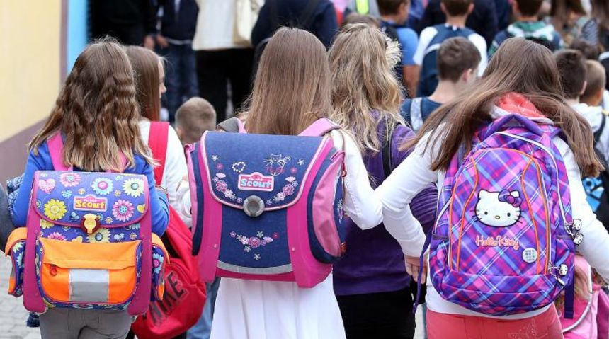 02.09.2013., Zagreb – Pocetak nove skolske godine u Osnovnoj skoli Medvedgrad. Photo: Goran Stanzl/PIXSELL Autor  L KLJUČNE RIJEČI  OS, Medvedgrad, djak, skolarci, djaci, pocetak nastave, skolska torba, skolarac, nova skolska godina,