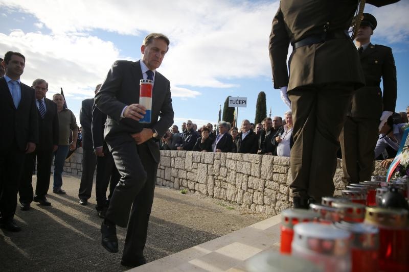 Kolonom sjećanja i polaganjem vijenaca obilježena 23. obljetnica stradanja Škabrnje, Foto: Filip Brala/PIXSELL Kolonom sjećanja i polaganjem vijenaca obilježena 23. obljetnica stradanja Škabrnje, Foto: Filip Brala/PIXSELL