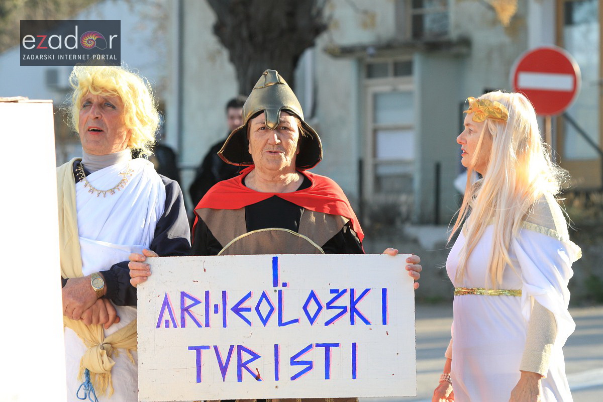 Maškarana povorka Velike Bake u Murteru