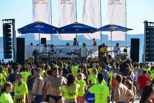 10. dm Millennium Jump na zadarskoj rivi – 3 tisuće skakača poslalo prekrasnu priču u svijet 10. dm Millennium Jump na zadarskoj rivi – 3 tisuće skakača poslalo prekrasnu priču u svijet