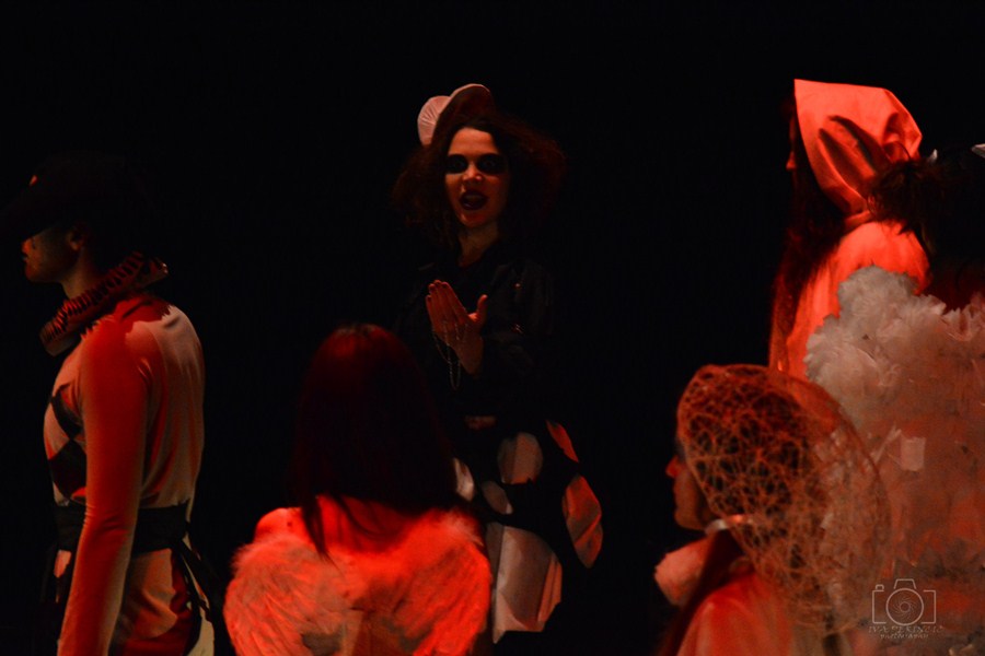 Dragon teatar- “POE – Nikad više”, foto: Iva Perinčić Dragon teatar- “POE – Nikad više”, foto: Iva Perinčić