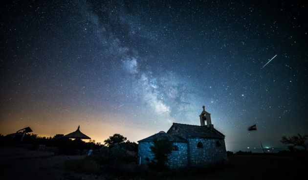 Zvjezdano nebo i Mliječna staza s vidikovca Kamenjak. Foto: Vinko Pešić