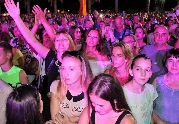 Virsko ljeto 2016: Dražen Zečić Zeko i Banana Band raspjevali i rasplesali Vir