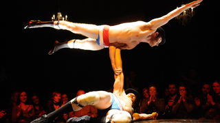 Zagreb, 291011.
Veceras je u staroj tvornici Jedinstvo odrzana jos jedna vecer 7. Festivala novog cirkusa, koji traje od 25.10. do 30.10. Veceras je odrzana cabaret predstava Red room.
Na fotografiji: nastup akrobata English Gents.
Foto: Admir Buljubasic Zagreb, 291011.
Veceras je u staroj tvornici Jedinstvo odrzana jos jedna vecer 7. Festivala novog cirkusa, koji traje od 25.10. do 30.10. Veceras je odrzana cabaret predstava Red room.
Na fotografiji: nastup akrobata English Gents.
Foto: Admir Buljubasic