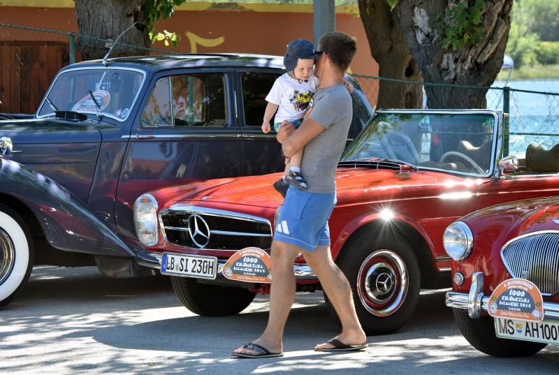Tisuću kilometara sa oldtimerima Tisuću kilometara sa oldtimerima