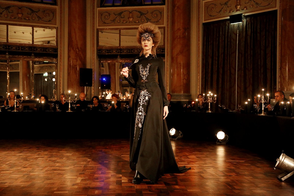 Modni spektakl Hippy Gardena