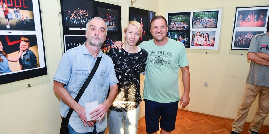 U MO Stanovi upriličeno je svečano otvorenje izložbe fotografija “Igrajmo se” autorice Ive Perinčić U MO Stanovi upriličeno je svečano otvorenje izložbe fotografija “Igrajmo se” autorice Ive Perinčić