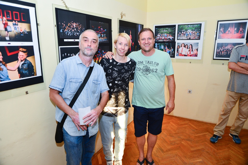 U MO Stanovi upriličeno je svečano otvorenje izložbe fotografija “Igrajmo se” autorice Ive Perinčić U MO Stanovi upriličeno je svečano otvorenje izložbe fotografija “Igrajmo se” autorice Ive Perinčić