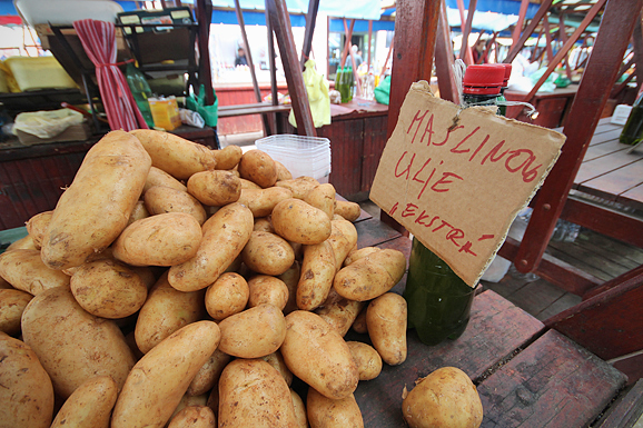 Đir po pijaci, 17. travnja 2012. (foto:Saša Čuka)