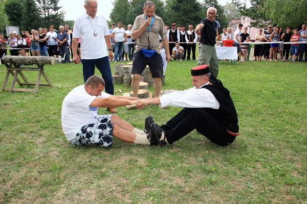 Seoska olimpijada i Smotra folklora u Ličkom Osiku. Foto: Marko Mane Ledenko