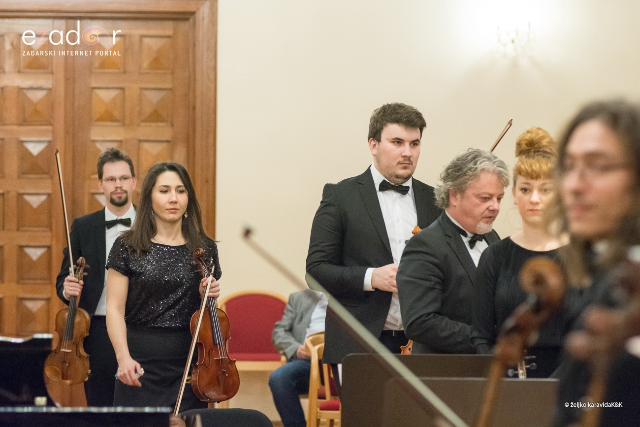 “Glazbena fantazija” Zadarskog komornog orkestra u Svečanoj dvorani Sveučilišta u Zadru. Solist Berislav Šipuš na klaviru, pod ravnanjem maestra Pavla Dešpalja “Glazbena fantazija” Zadarskog komornog orkestra u Svečanoj dvorani Sveučilišta u Zadru. Solist Berislav Šipuš na klaviru, pod ravnanjem maestra Pavla Dešpalja