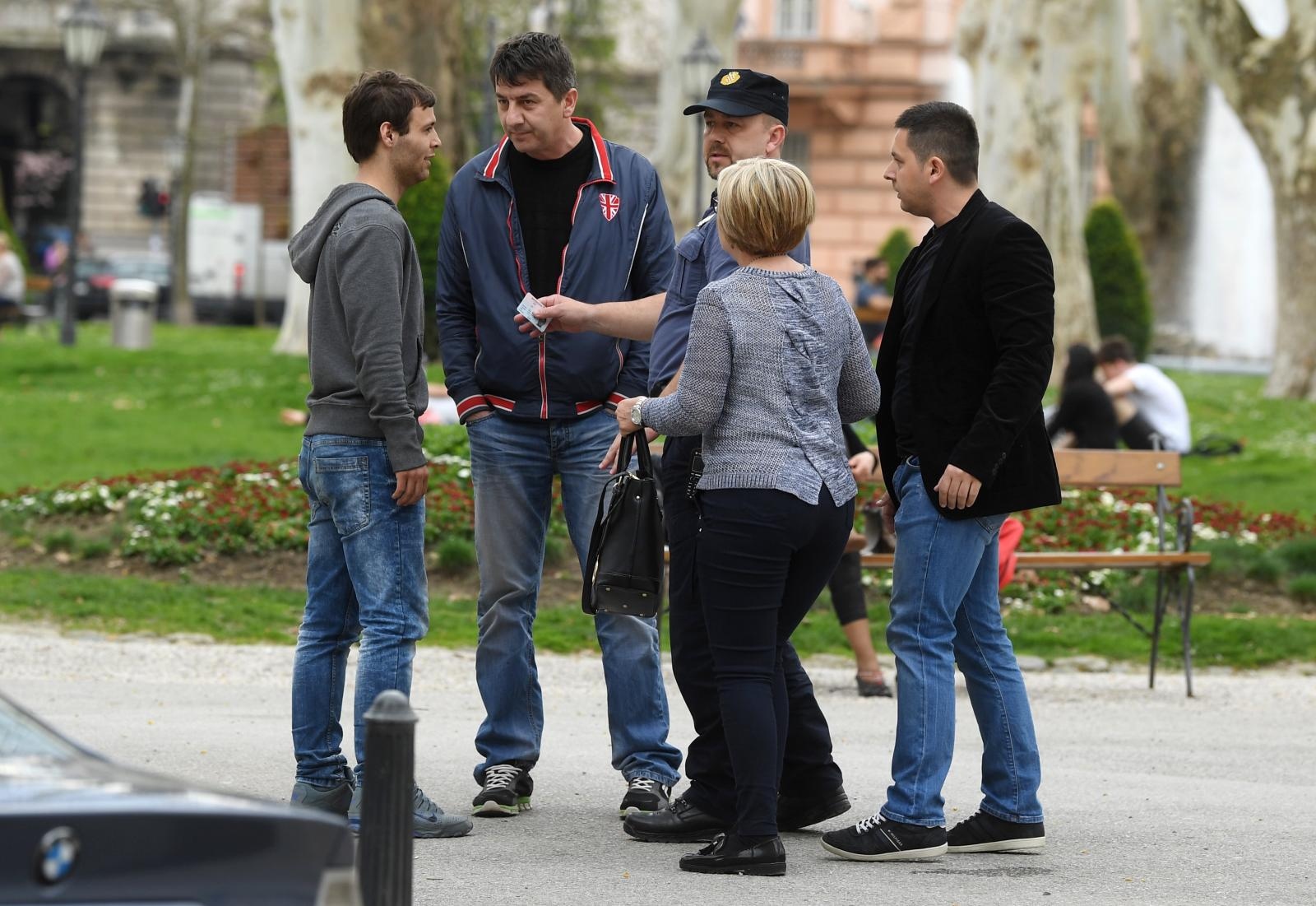 Incident nakon izricanja presude Komšiću: Stric ubijene Kristine nasrnuo na prolaznika Incident nakon izricanja presude Komšiću: Stric ubijene Kristine nasrnuo na prolaznika