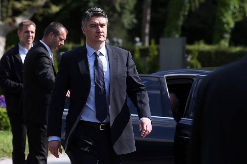 Izaslanstvo SDP-a položilo vijence prvom predsjedniku stranke Ivici Račanu Izaslanstvo SDP-a položilo vijence prvom predsjedniku stranke Ivici Račanu